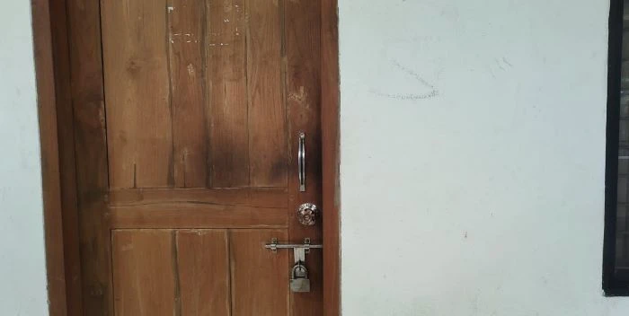 বেনাপোল কাস্টমসে কর্মকর্তা লাঞ্ছনার অভিযোগ : যুগ্ম কমিশনারের কক্ষে তালা, নেই রুমে নেমপ্লেট 